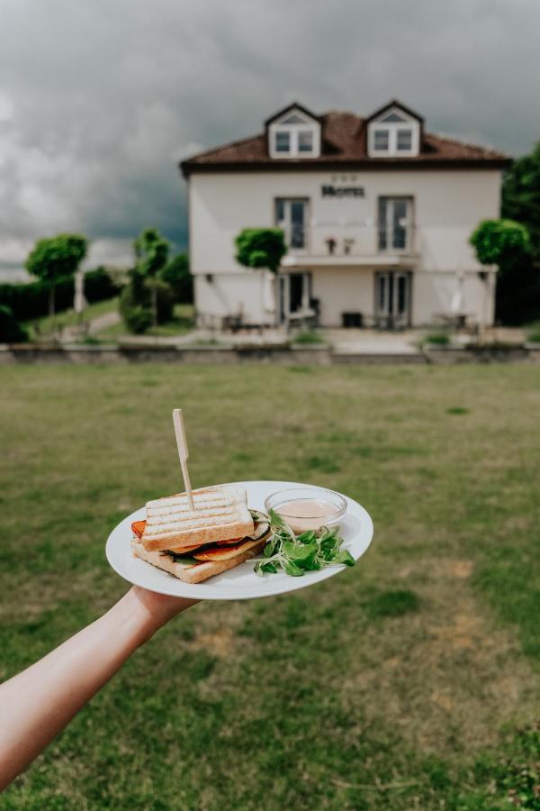 Hotel Brada Jičín Dış mekan fotoğraf